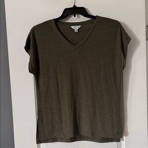 Orvis army green  v-neck short sleeve shirt size women's small oversized fit